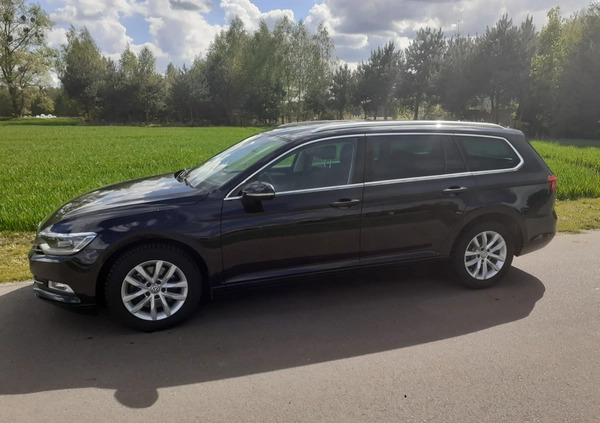 Volkswagen Passat cena 65900 przebieg: 120000, rok produkcji 2017 z Odolanów małe 79